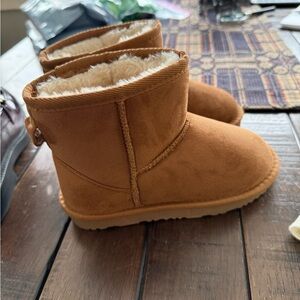 Cozy Tan Suede Boots with Fur Lining
